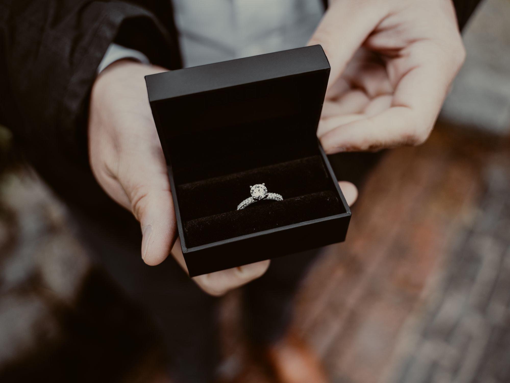 carousel-hero-element image-0